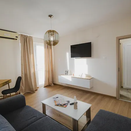 Apartmán модерен артемида с басейн и градина *